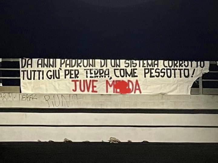 Djnc78's tweet photo. Hai capito i cesaroni??
Questa conferenz lig gli ha dato alla testa.

#Roma (calcio) 💩
#giallozozzi https://t.co/l1KM3VdNiE