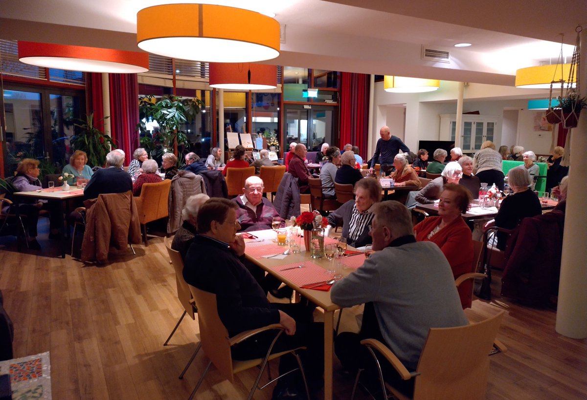 Image for the Tweet beginning: Vanavond kookten #vrijwilligers #Intercultureel #Eetcafé
