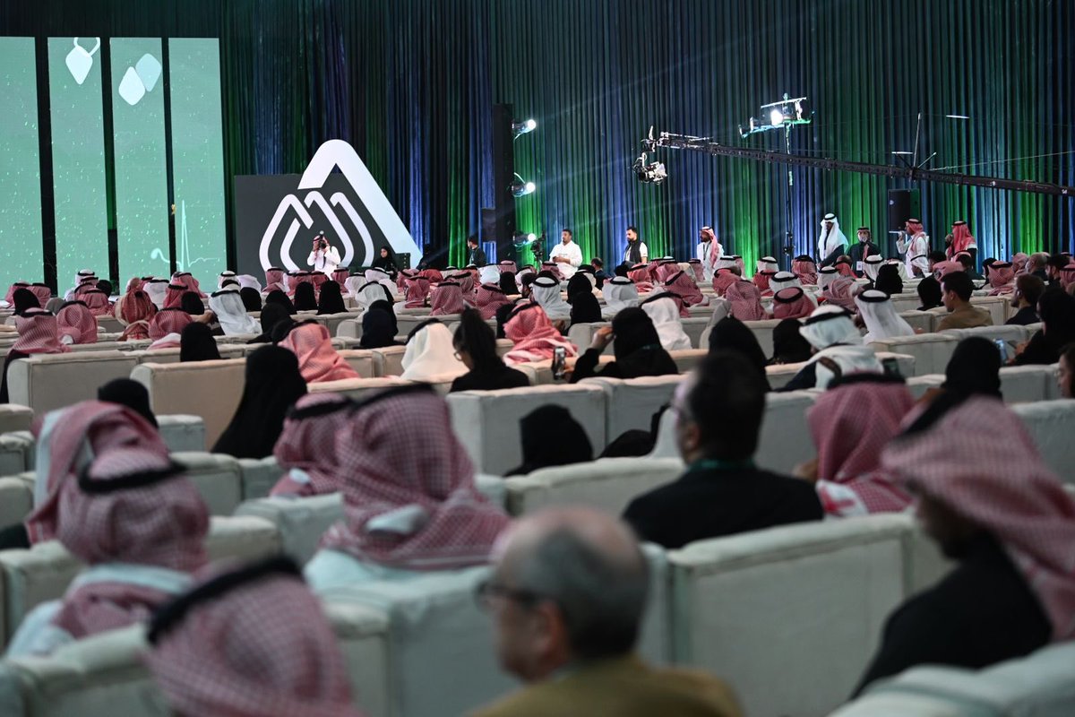 Saheelksa's tweet photo. برعاية #وزير_الصحة وحضور المدير التنفيذي للشؤون الصحية بالحرس الوطني ورئيس جامعة #كاساو والرئيس التنفيذي للهيئة العامة للغذاء والدواء.. 

جانب من الحفل الكبير لـ #جائزة_أداء_الصحة في نسختها الخامسة.
تصوير : @amal22112013

#صهيلنا #الصحة https://t.co/oK61Pztd8U