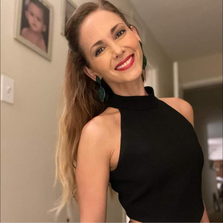 Siempre recordada por haber aparecido desde muy jovencita en la televisión. María Pía Ureta nació en Lima el 22/07/1976.

Fue una de las cíndelas más llamativas y queridas de "Nubeluz", tanto así que la ascendieron a nubelina (una embajadora de la nube)... 

Sigue abajo 👇