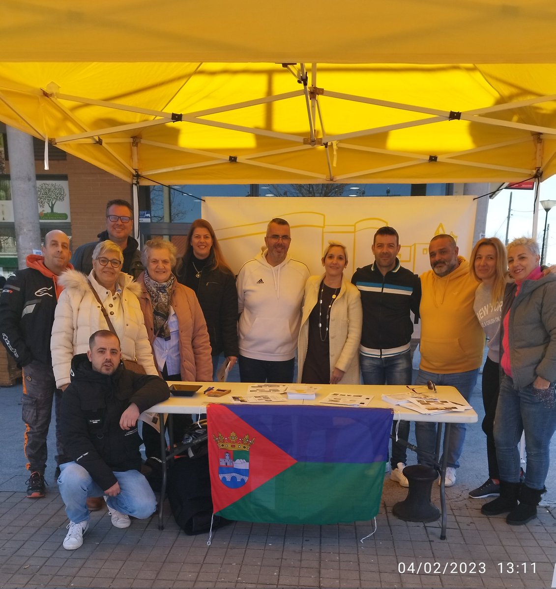 Vesov's tweet photo. Cercanía, ilusión y compromiso.

Ayer, de nuevo, fuisteis muchos los q os acercasteis a nuestra carpa, para conocernos, para hablar con nosotros, para transmitirnos apoyo....

Muy agradecidos 🙏 por la acogida que estamos teniendo.
🟡Otra forma de hacer política es posible

#TxS https://t.co/43seREMEyR
