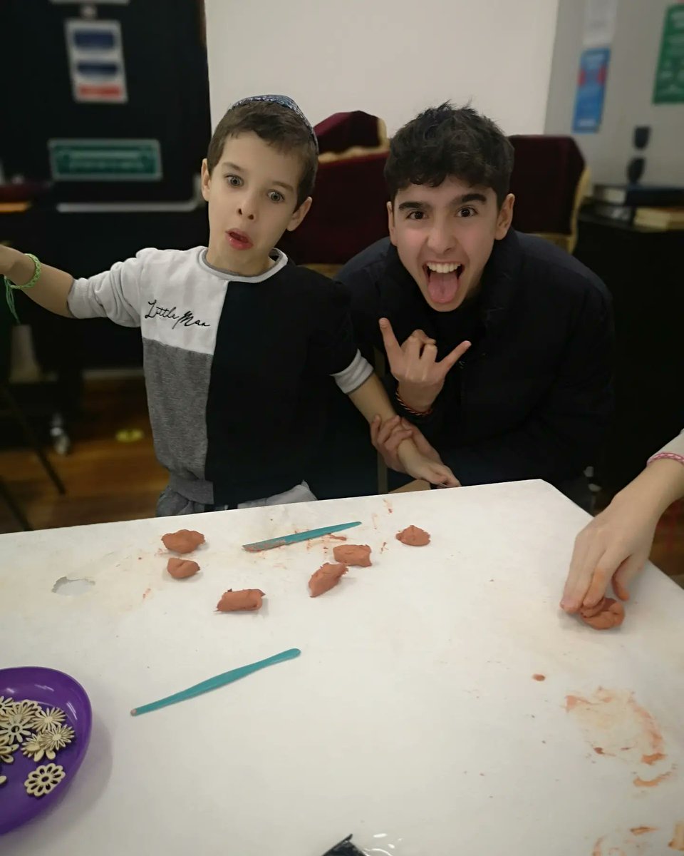 ParkSynagogue's tweet photo. #Tubishvat2023 arts & crafts activities at #FinsburyParkSynagogue #HackneyJewishCommunity #fps #newyearfortrees #fun #kidsrule #fruit #smoothiemaking #theUS #funandlearn #smoothiemaking #jewishhackney https://t.co/b73r1Ad9d9
