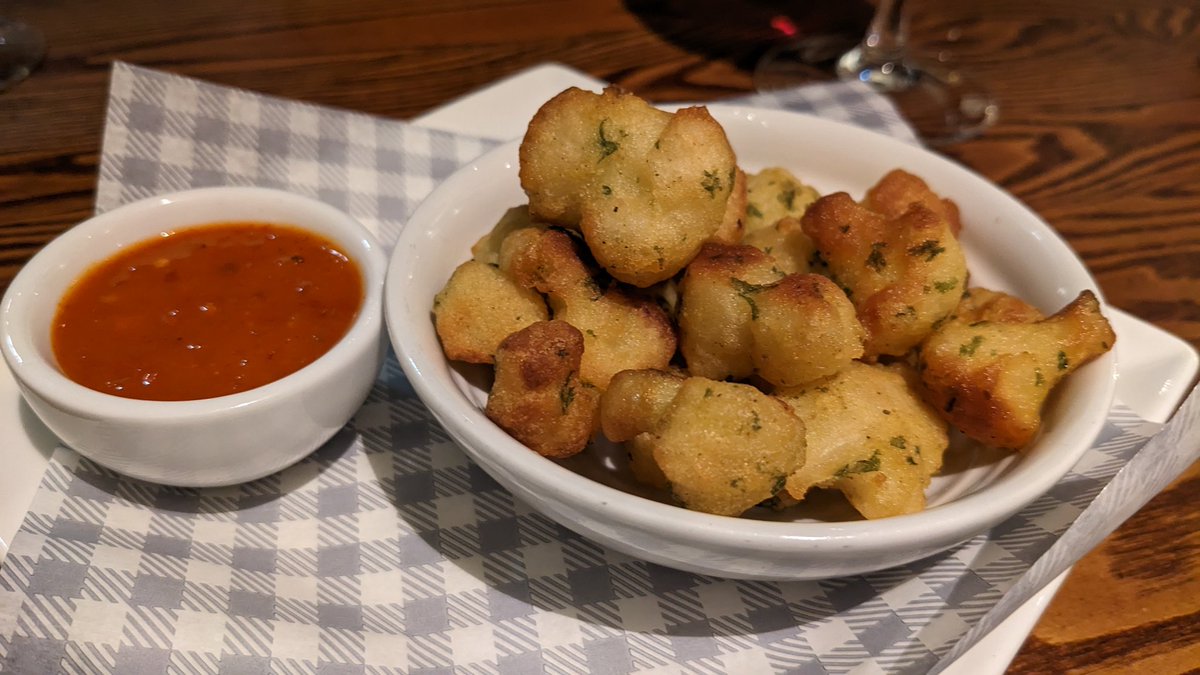 Cauliflower bites with piri dip @CookhouseAndPub @WhitbreadPLC ...Very nice could eat loads of these 😋😋😋#Itseasy2bvegan #Veganfoodshare 😋🌻🌱😊☺️😍