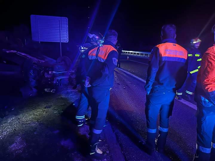 Nuestros voluntarios han sido requeridos para asistencia sanitarias en nuestra localidad, un accidente de tráfico que en colaboración, con Bomberos de la Comunidad de Madrid, Ambulancia de la Cañada y Guardia Civil,  tras valoración se traslada.
#LasProtesCuentan
#ASEM112
#CECOM