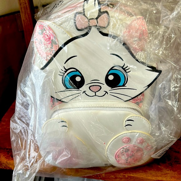 TrueReprobate's tweet image. So good I had to share! Check out all the items I'm loving on @Poshmarkapp from @aliciaying @GeeGeeGumm #poshmark #fashion #style #shopmycloset #loungefly #agadrianogoldschmied: posh.mk/H59YV5wgbxb