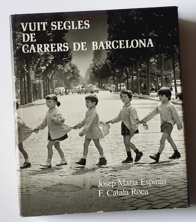 historiesdebcn's tweet photo. Descansi en pau Josep Maria Espinàs, gran cronista de Barcelona i Catalunya.

📷 Colita / AFB https://t.co/aTUd6i7tEl