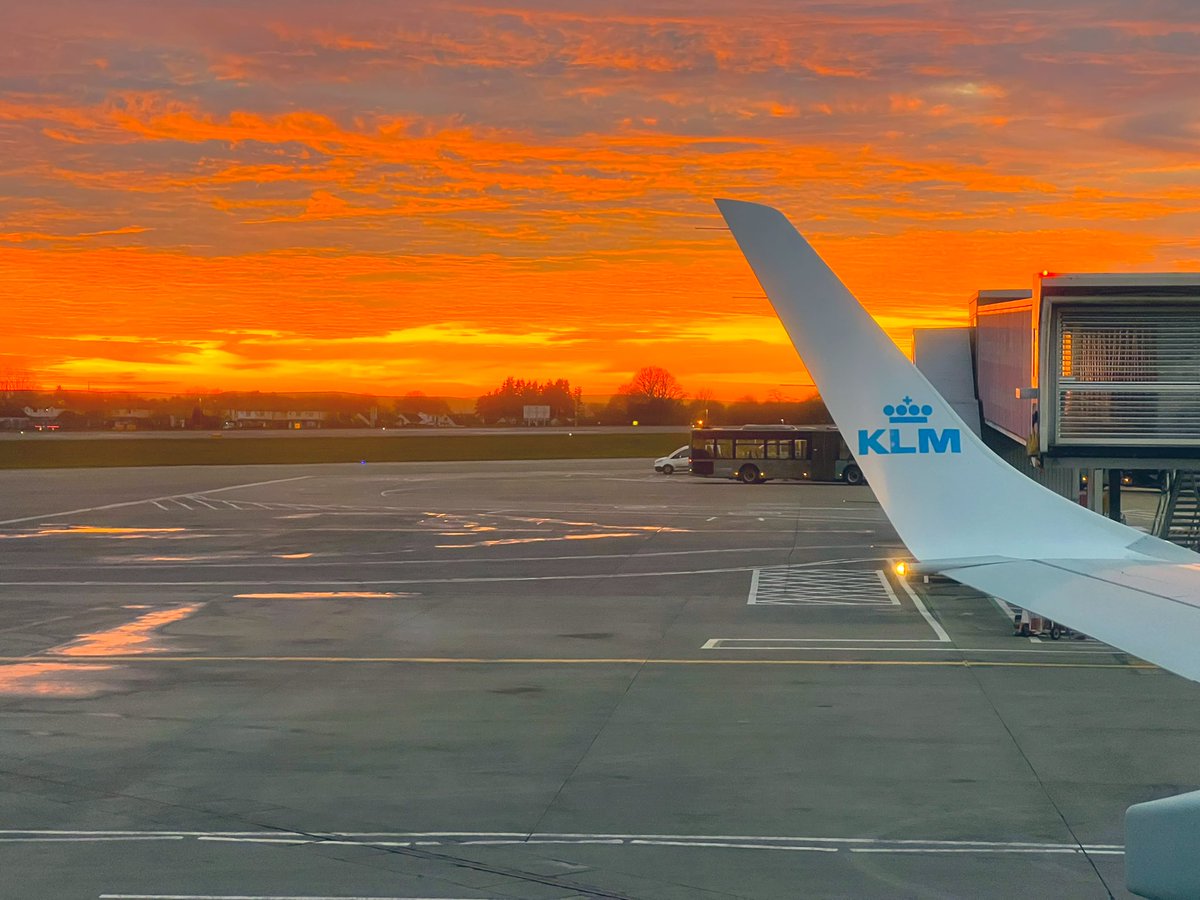 Off we go ✈️ #CiscoLiveEMEA <a href="/LBIAirport/">LeedsBradfordAirport</a>