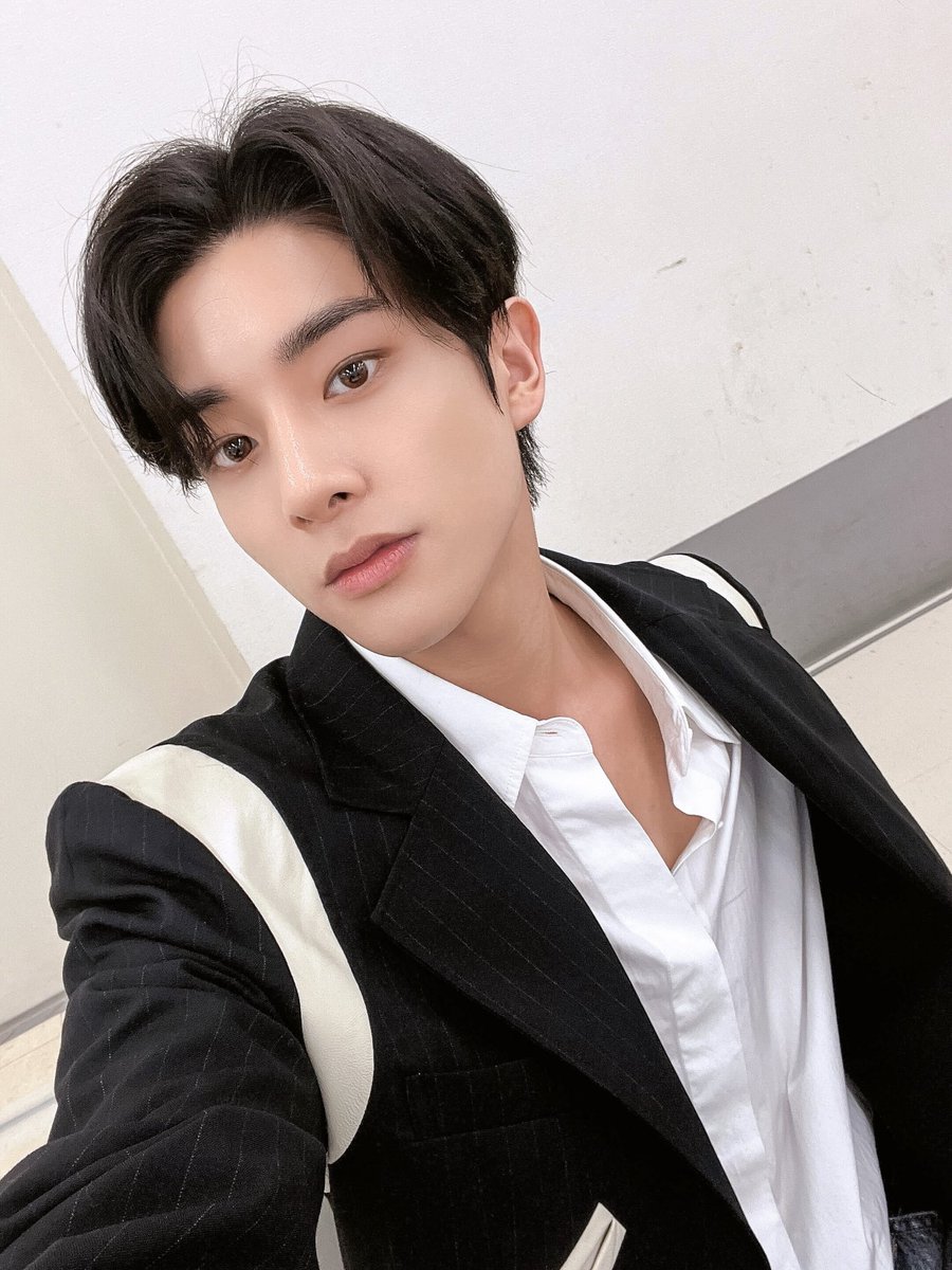 jakedshim's tweet photo. Have a good weekend today!!❤️ https://t.co/IZ8EbJzfZa