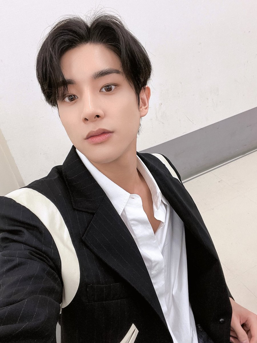 jakedshim's tweet photo. Have a good weekend today!!❤️ https://t.co/IZ8EbJzfZa