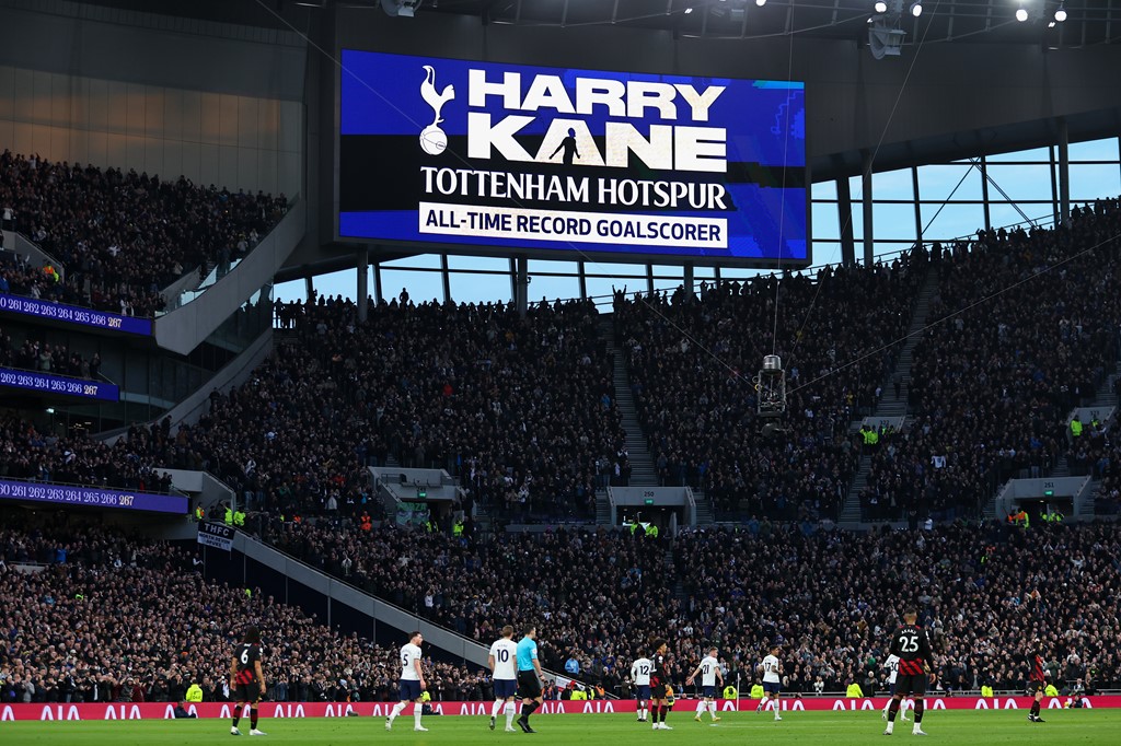 Tottenham striker Harry Kane becomes only the third player in #PL history to score 2️⃣0️⃣0️⃣ goals. #TOTMCI