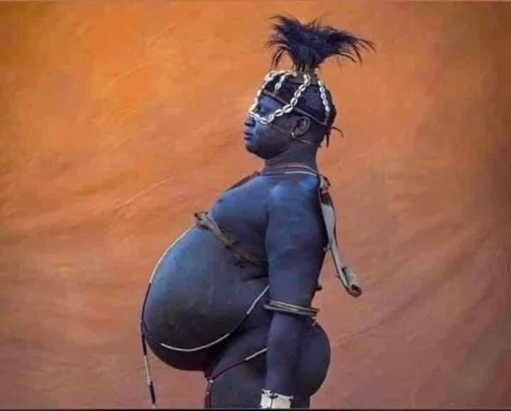 EnsedeCiencia's tweet photo. En la tribu “Bodi” (Etiopía 🇪🇹), los hombres más deseados son los que tienen la panza más grande. Mientras mayor sea el volumen abdominal, más atractivos serán.

Entonces, si usted está panzón, no se preocupe ni se sienta feo. Piense que solo está en la tribu equivocada 😅 https://t.co/KPmGbBI21J