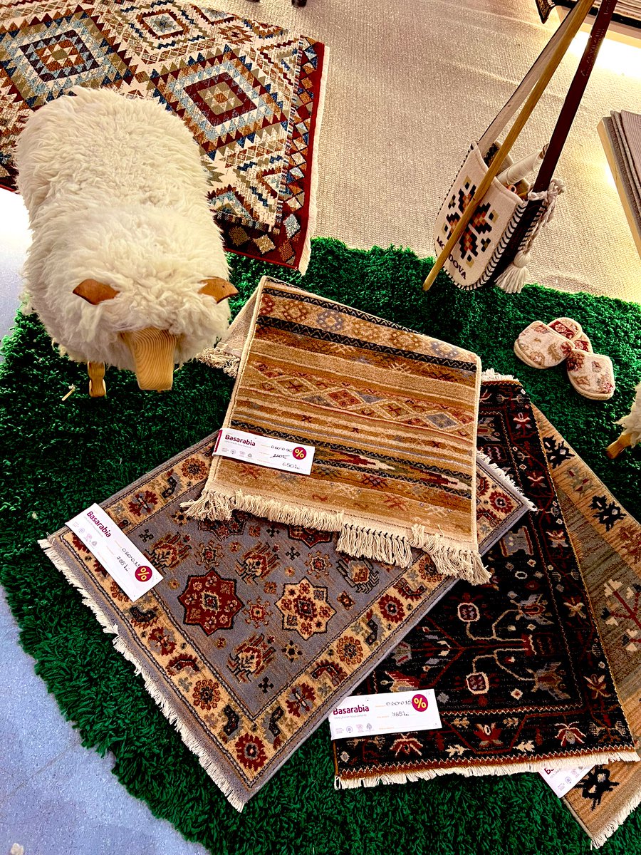 paduraru_oxana's tweet photo. Bucuroasă că am ajuns astăzi la cea de-a XX-a ediție a Expoziției naționale “Fabricat în Moldova”. Impresionant câte bunătățuri făcute cu dragoste și pasiune avem în 🇲🇩❤️ #FabricatînMoldovaFabricatpentrutine  #MadeinMoldova #moldovagoodies https://t.co/hwfoKzj3uc