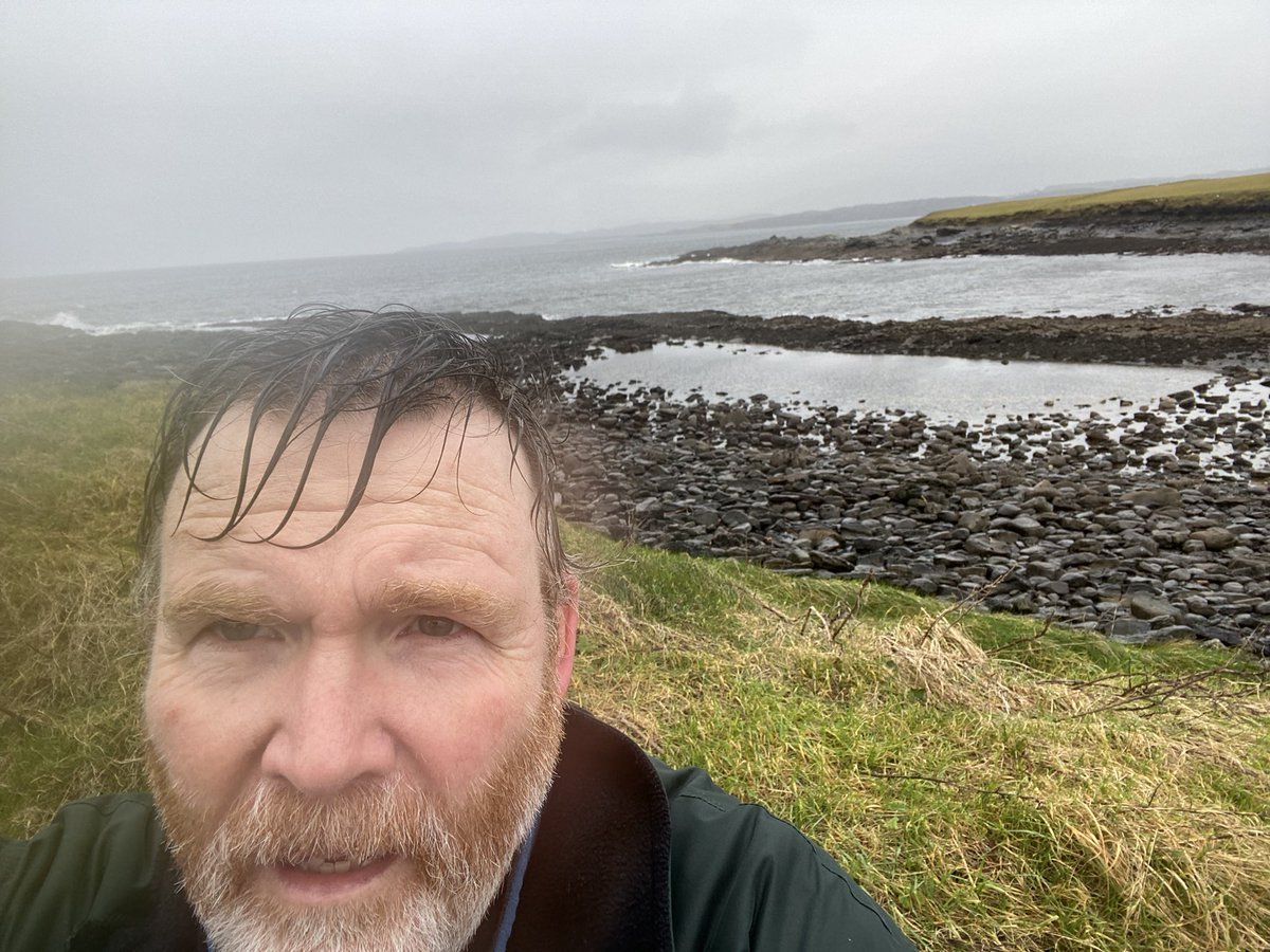 JamesSliabhLiag's tweet image. One day apart … foraging for the #truffleofthesea the magical ingredient in @andulamangin yesterday was cold and wet and wild today was cold dry and benign #wouldntbeanywhereelse #Donegal