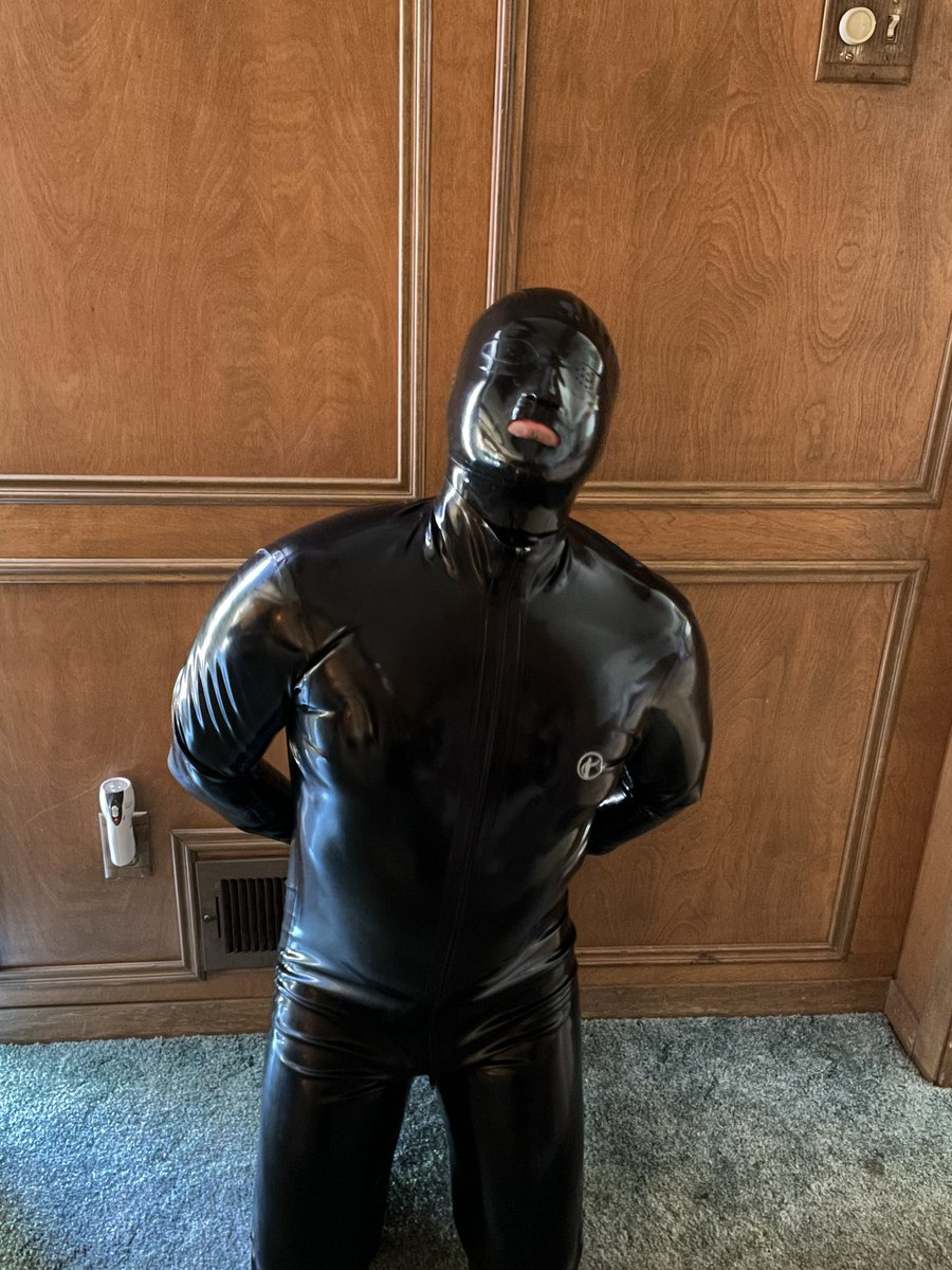rubber_tex's tweet photo. Sunday Service - You find a gimp on it’s knees, ready to serve… What task would you give it?

#fullrubbercoverage #rubberfetish #rubberkink #rubberkinkster #rubbergear #rubbergimp #rubberlatex #rubbergay #rubbergayfetish #gearhead #gear365 #gaykink #gayfetish #gayrubbergimp https://t.co/m9THZ9CDC9