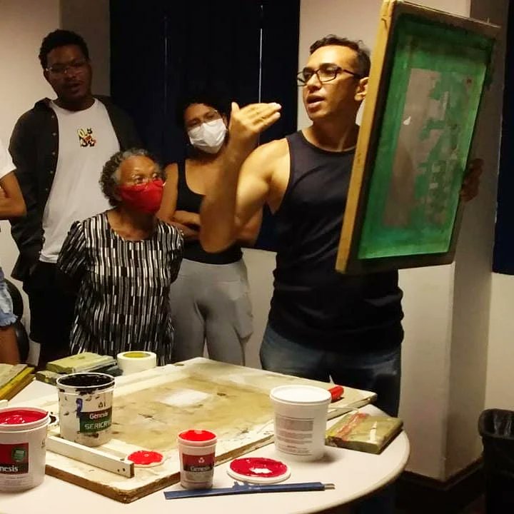 maxmouzer's tweet photo. Oficina de Serigrafia  o museu do MAV. https://t.co/VA7oluq99d