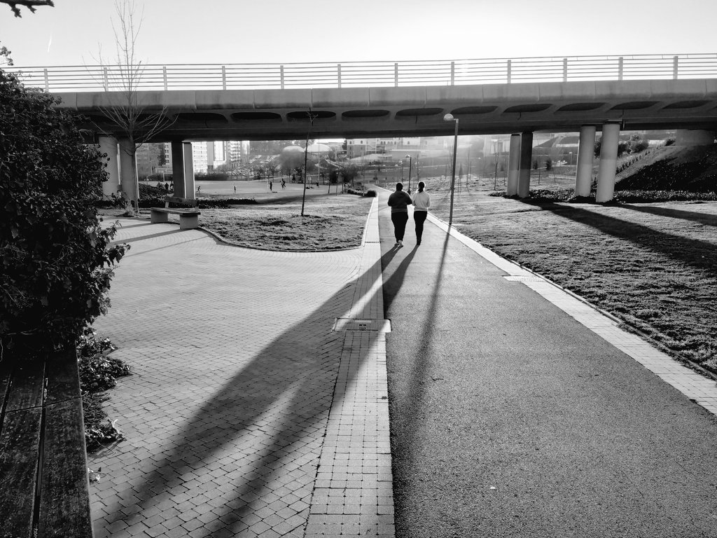 #Pamplona #atardecer #sombras #streetsphotography #photo #photographylovers #blackandwhitephotography #blackandwhite #monochromephotography #Monochrome #fotourbana #photography #fotografia