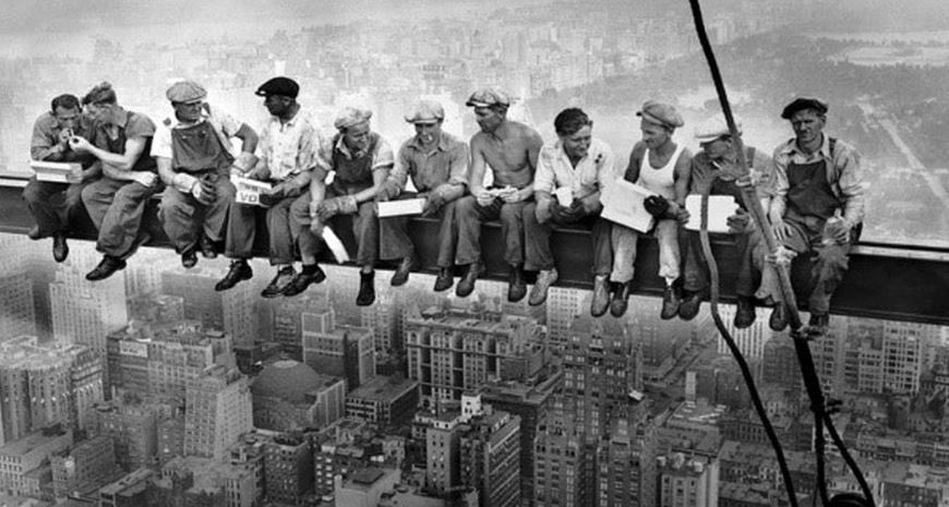 FisRandomImages's tweet photo. Lunch atop a Skyscraper, 1932. https://t.co/EKaU0c5W75