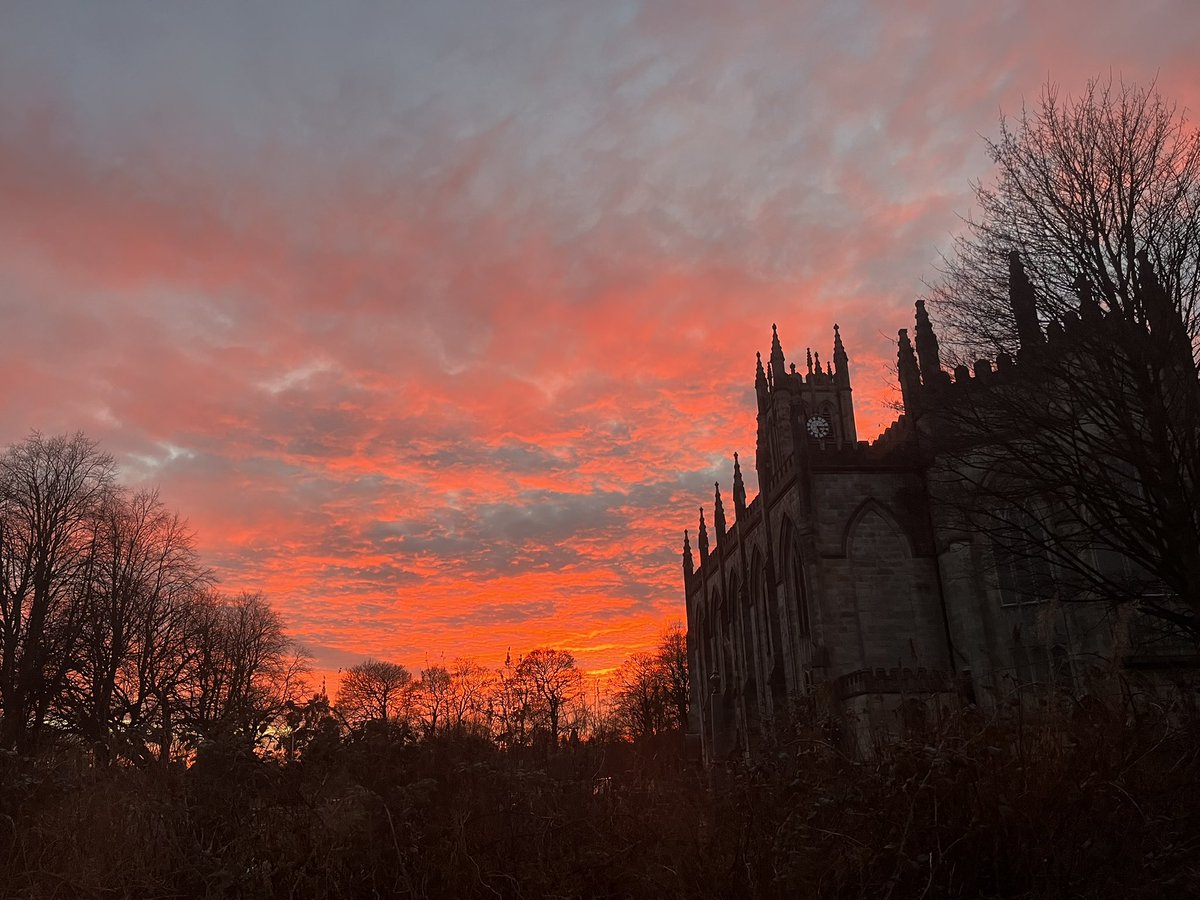 Janethomson01's tweet photo. My sky’s on fire 
#manchester https://t.co/6adR56b54m