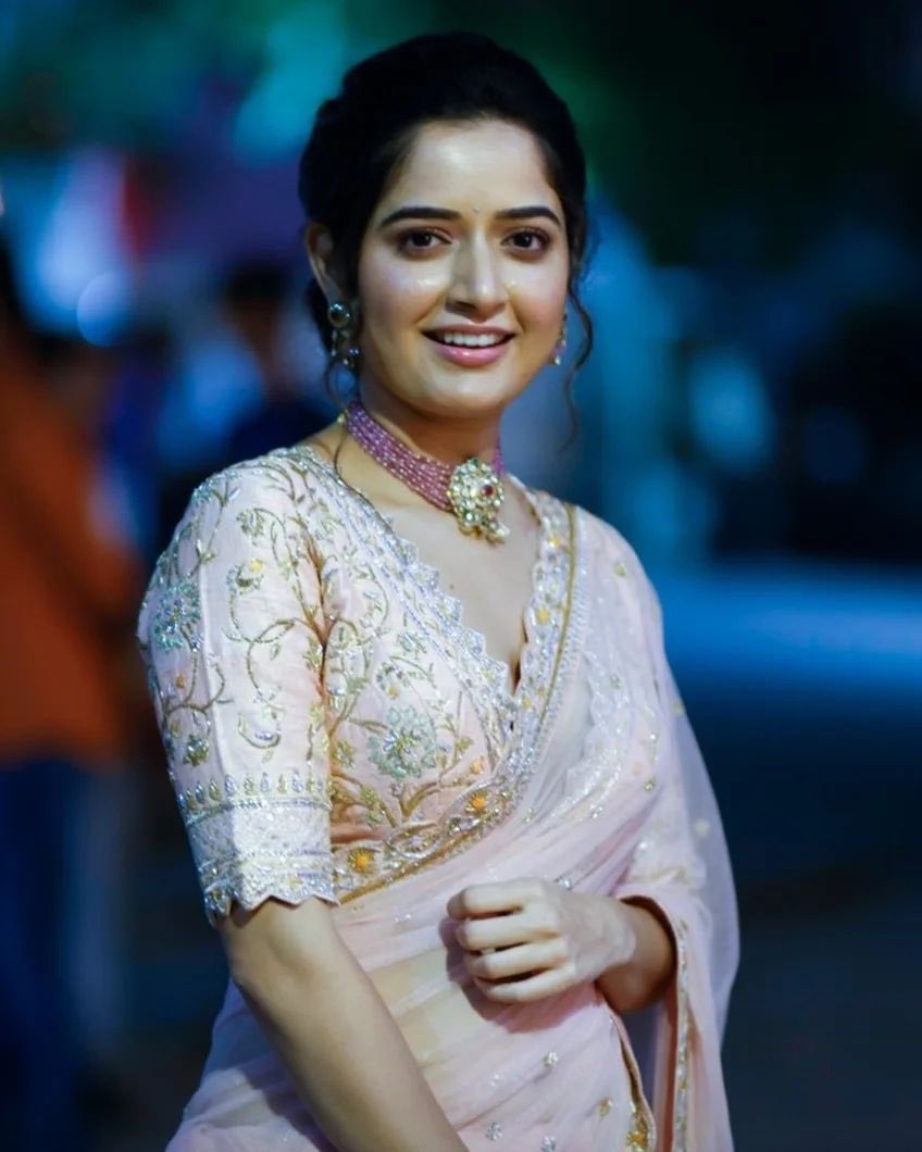 Gorgeous @AshikaRanganath at the #AmigosPreRelease Event 🤍✨

#AshikaRangnath #Amigos #AmigosOnFeb10th #AMİGO #KalyanRam #NandamuriKalyanRam #NTRForNKR #NTR𓃵 #123hdgallery