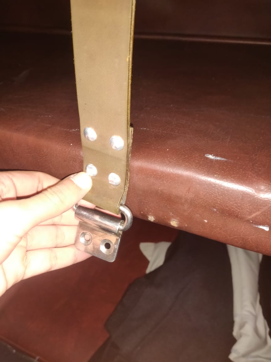 monikarshekar's tweet photo. @IRCTCofficial the middle berth has no screws and the handle is on the verge of breaking down. This is the risk for the me if by chance the sear falls on me. This is Garib rath running from Yeshwanthpur to Ernakulam North https://t.co/WMjUGQM0NK
