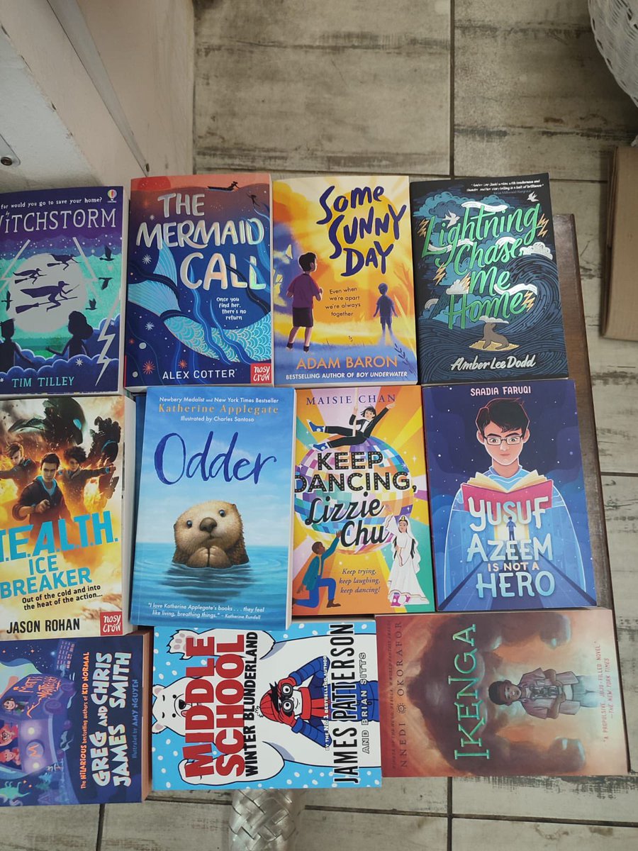 Thanks so much @nadineaishaj for sending photos of my novel in Cape Town! The Book Lounge has copies of Lizzie Chu @PiccadillyPress next to lots of familiar titles! @SaadiaFaruqi @RachelWithAn_E @AlexFCotter @fowler_aisling #SouthAfrica
