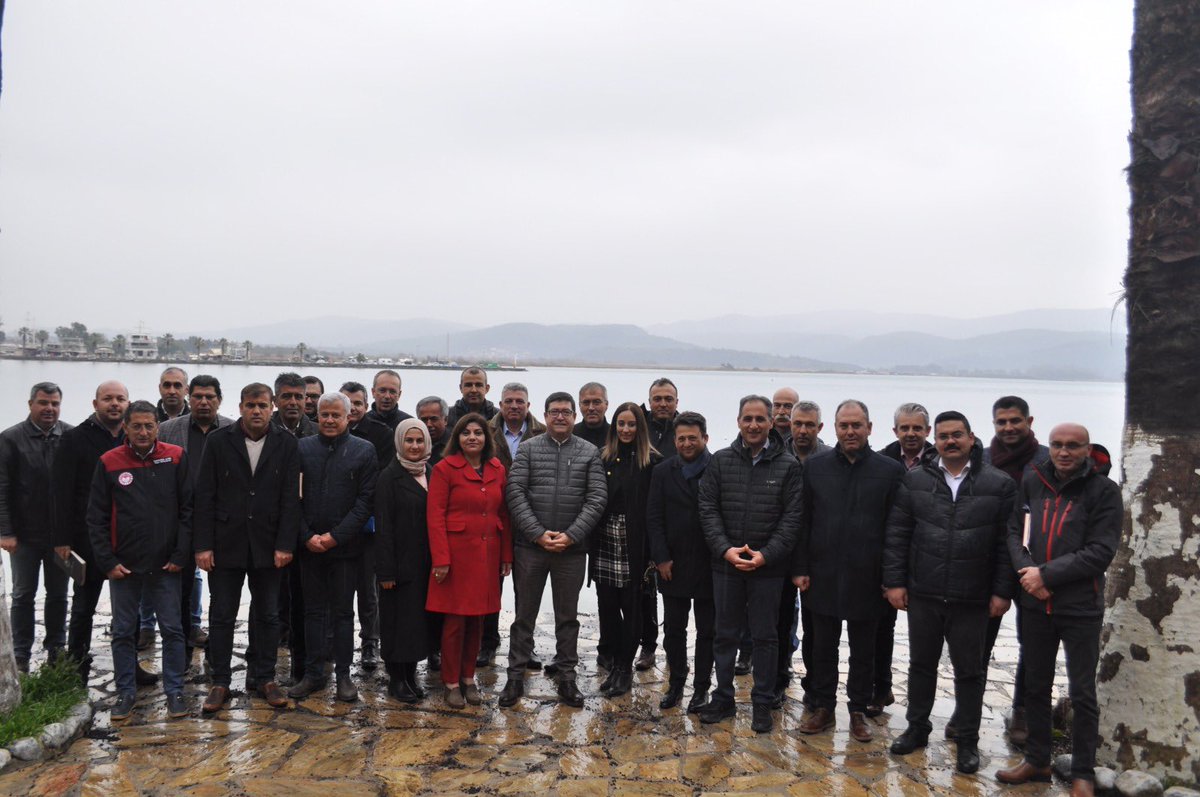 barissaylak's tweet photo. O kadar özverili çalışma arkadaşlarım var ki, yol alıyorsak, başarılı oluyorsak hep onların sayesinde. Yine pazar demedik, il müdür yardımcılarım, ilçe ve şube müdürlerim ile mesaiye devam ettik. Muğla’mız için daha yapacak çok işimiz, gidecek çok mesafemiz var. Sağ olsunlar 🙏 https://t.co/g3mOXF6oZk