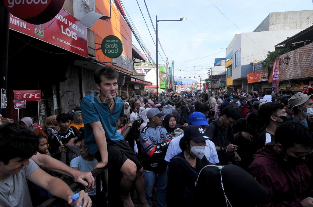 radarbogorID's tweet photo. Kemeriahan Bogor Street Festival Cap Go Meh 2023. Warga memenuhi kawasan Suryakencan, Kota Bogor, Minggu (5/2).
Foto: Hendi Novian/ @radarbogorID
(a thread photo)
#CapGoMeh2023 https://t.co/kUDU9e7Qax