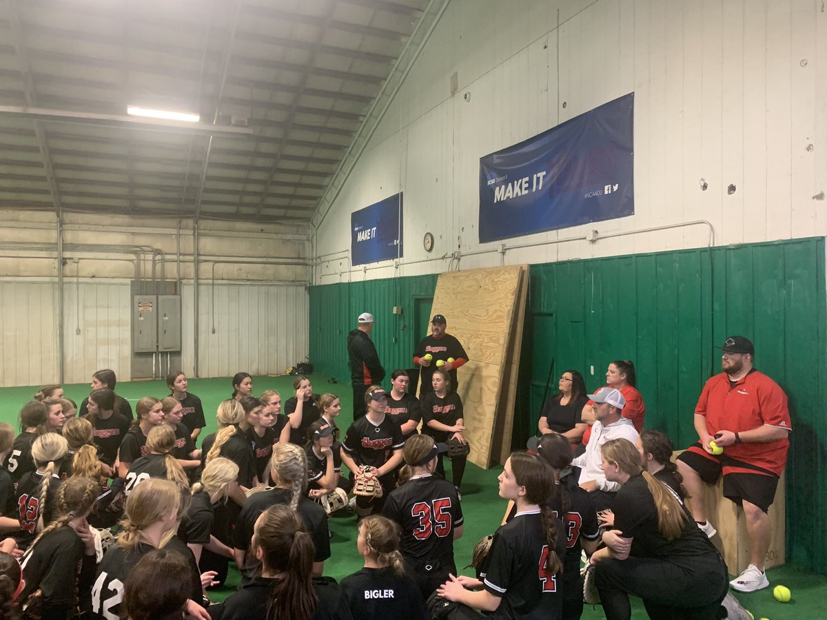 ladysluggersred's tweet photo. Louisville Lady Sluggers organizational workout in Southern MO - great day, lots of work put in, and got better! https://t.co/CyadDePvy1
