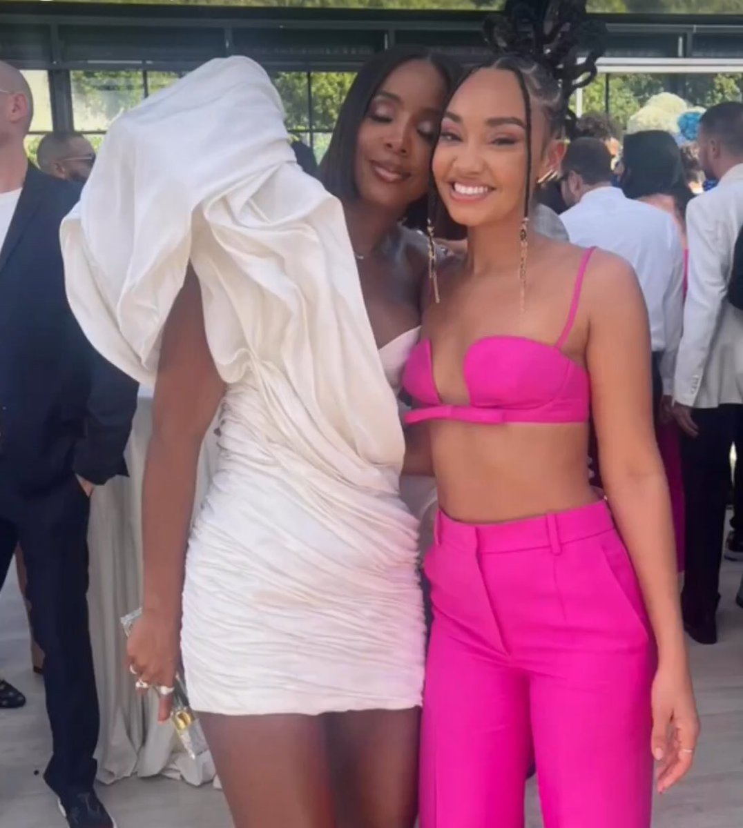 LeighAnneArg's tweet photo. Leigh Anne junto a Kelly Rowland ayer en el Roc Nation Brunch:

@LeighAnneMusic https://t.co/kwJoI2JdjO
