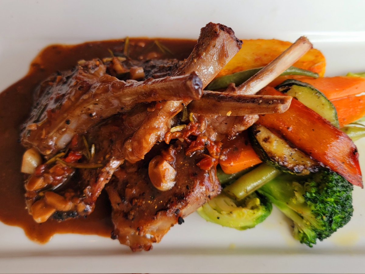 pablodassen's tweet photo. A #MediterraneanEscape in #Clarkson! #ClarksonBistro perfect for #DateNight or #SpecialEvent!  #SundayYumday sponsored by @mdrnmississauga explores #HiddenGem known for #UpscaleDining &amp; #WineSelection 🍷

💻 https://t.co/aJeOLXpwim
☎️ 905-916-2283
📍 1731 Lakeshore Rd. W.

#MMMSY https://t.co/hxLoJ9xuSQ