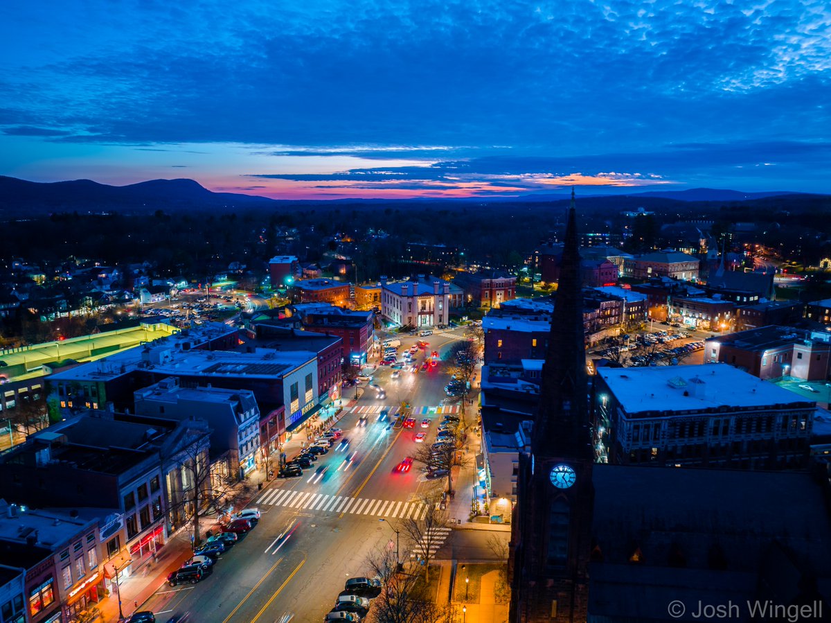 From the Main St sidewalk in Northampton, MA, you can't see the majesty of Mt Tom on the horizon. @Thornesmarketpl @Northampton_DNA @NorthamptonMA @othersidema #drone #northamptonma #newengland #djiglobal #dronephotography #massachusetts #sunset