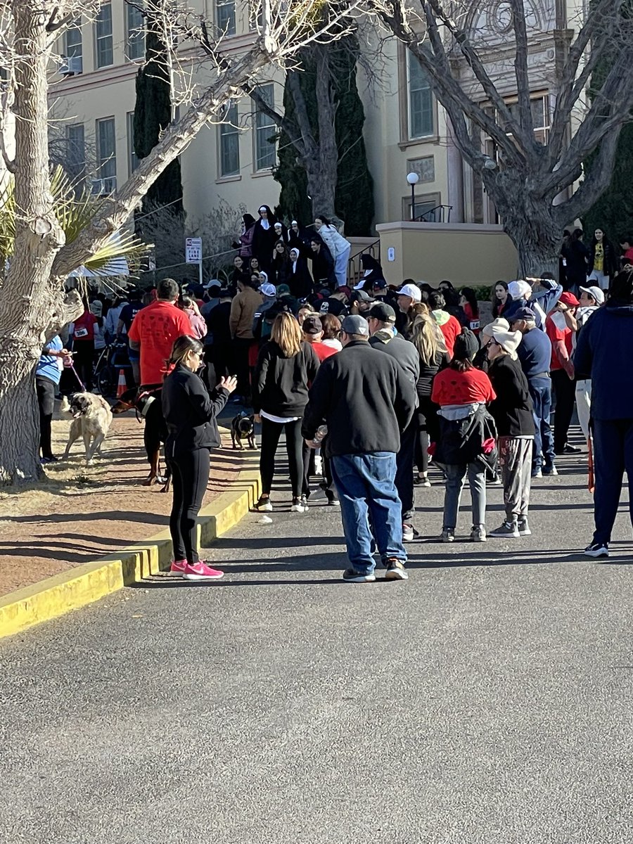 hsilva59's tweet photo. Beautiful morning with Loretto Seniors who organized traditional Nun Run- raising funds to help women around the world- https://t.co/GvC2GSufjy