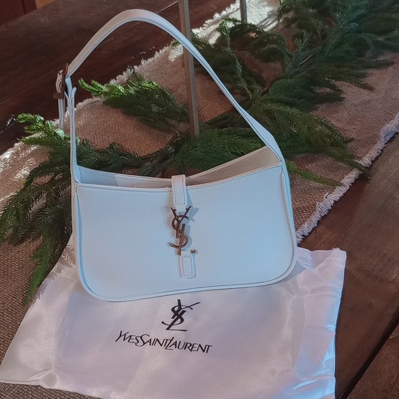 FairfaxBri's tweet photo. So good I had to share! Check out all the items I'm loving on @Poshmarkapp #poshmark #fashion #style #shopmycloset #dooneybourke #incinternationalconcepts: https://t.co/oP4nKP7RO4 https://t.co/67ROV8cZ4j