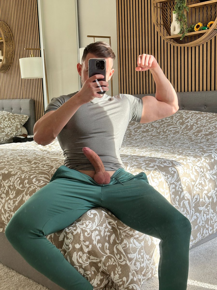 rubbertwunk_2's tweet photo. This is not gonna slow me down from going to the gym 😏 https://t.co/P25CUtGs3C