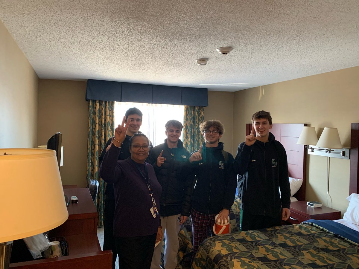 RobinDzi's tweet photo. Winners of our clean room challenge at our Whitby and Brampton tournaments. Hotel staff come in and judge the kids rooms as we checkout. Ones requiring the least amount of work for staff to clean get a star. Stars are redeemed for free lunches. #everythingisacompetition https://t.co/ADnWjPlsTE