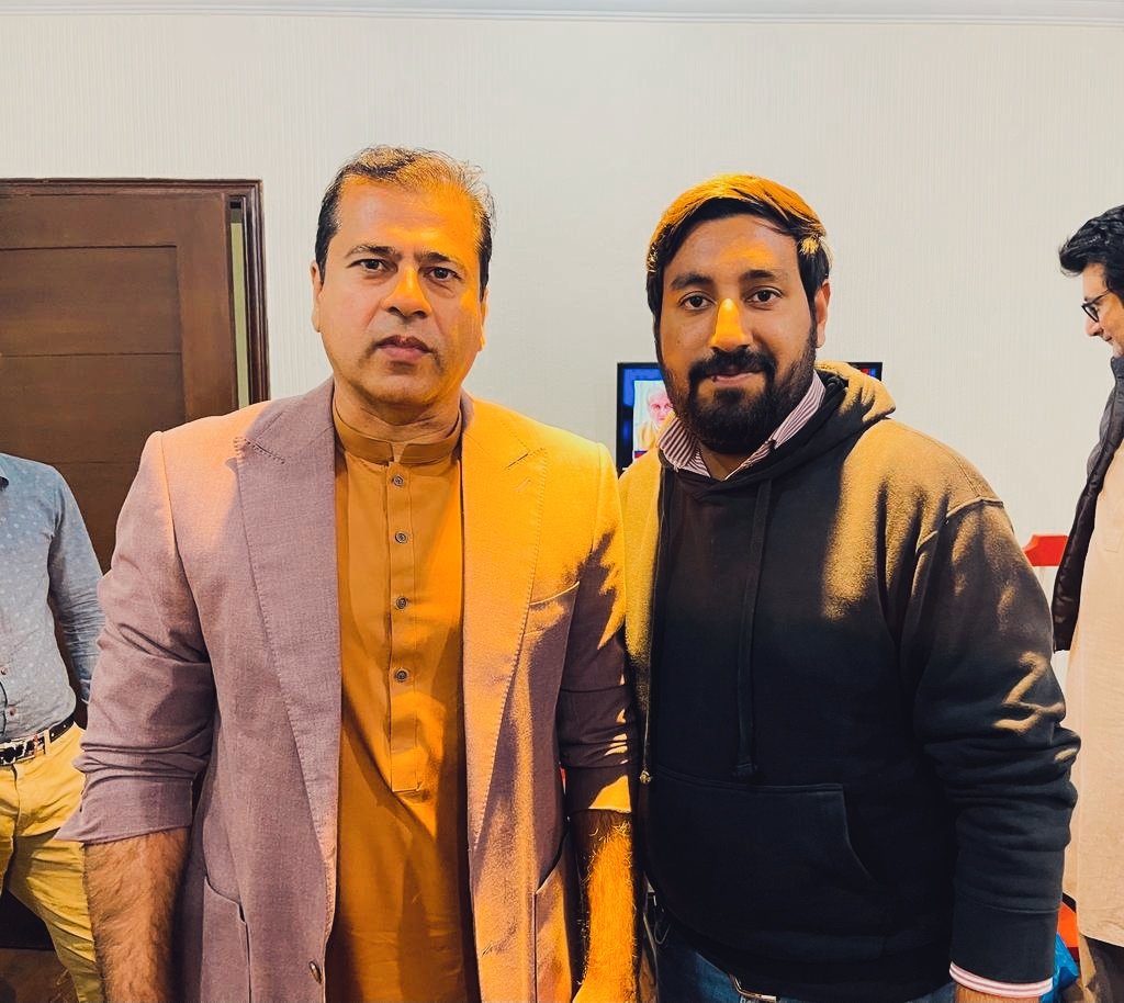 Today I met brother Imran Riaz Khan in the office after his release.imran bahi says that he will stand by the truth and the Right. No worry if he is arrested as many times..
@ImranRiazk_ #PTIOfficial