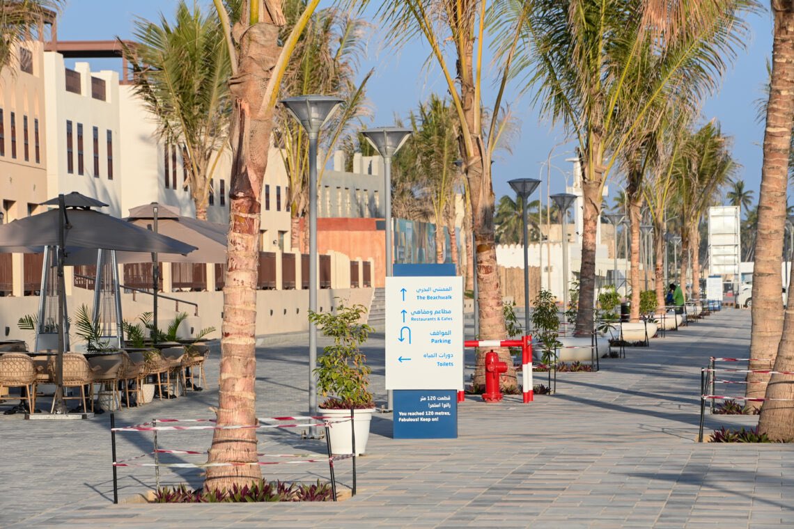 🇴🇲🇴🇲
الإعلان عن اكتمال المرحلة الأولى من مشروع "سوق شاطئ الحافة" بولاية #صلالة بملامح عصرية ومرافق متكاملة لإيجاد بيئة سياحية جاذبة..

.
🔹ممشى
🔹ساحة مركزية
🔹مطاعم ومحلات
🔹 400 موقف للسيارات
🔹موقع مطل على شاطئ #الحافة
🔹مطاعم بشرفات مطلة على البحر