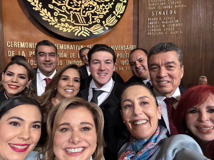 LauraBruges's tweet photo. Ell@s tomándose selfies y ustedes peleándose en twitter https://t.co/5aRnZYxjHq