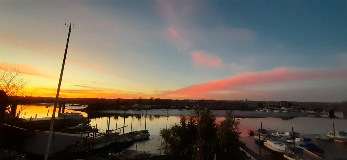 SeraRumble's tweet photo. Took a moment. Looked up. Saw this. #beautiful #stdenys #urbanbeauty https://t.co/wctxk3INYn