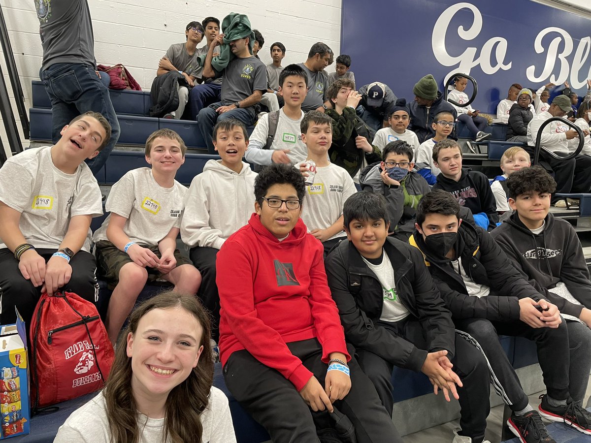 cseign's tweet image. After several great matches, it’s time for lunch and awards ceremony for @IslandtreesMMS Jr RoboDawgs