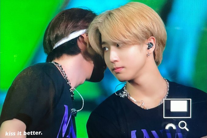 maliinxlin's tweet photo. минсоны такие сплетницы я не могу 😭 на каждом концерте стоят шушукаются https://t.co/p4I6sNY4N7