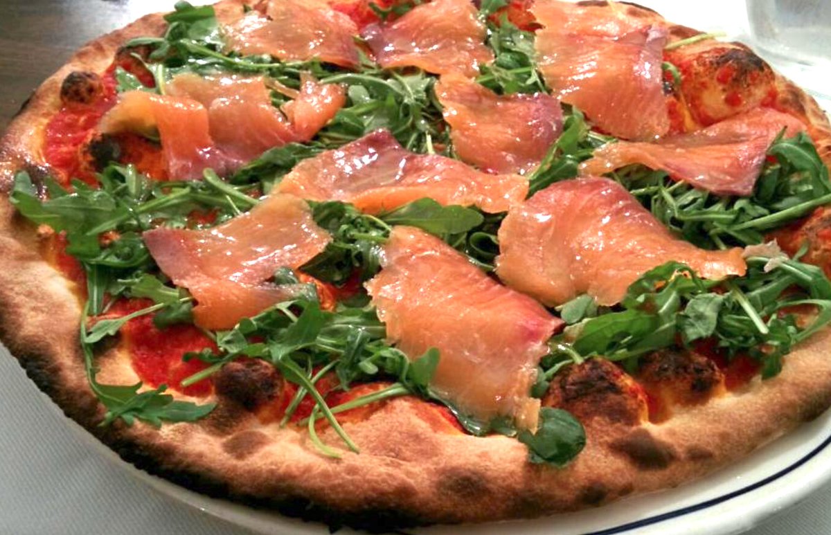 Pizzas are go! Experience the exceptional taste of pizza from the only wood burning pizza oven in Cambridge at La Pergola! Book your table today! #ItalianFood #pizza ow.ly/ylaq30s7MPF ow.ly/uL4M50MvV9Z