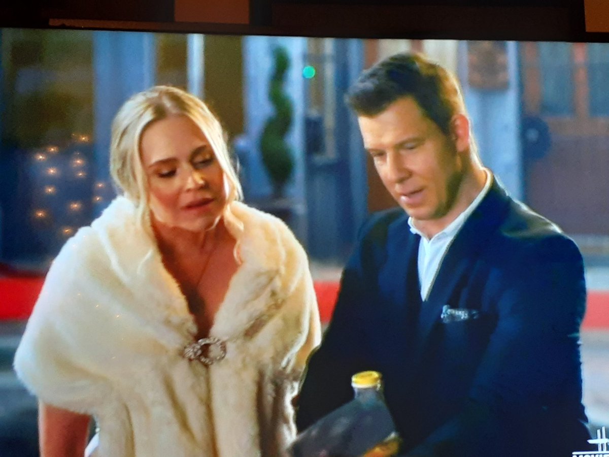 DorothyEubank16's tweet photo. Oliver found a letter at the end of #SSDVowsWeHaveMade! There’s a new mystery waiting to be solved @hallmarkmovie @ElizabethYostHC #LisaHamiltonDaly! #POstables are waiting for the new #SSD movie where @MarthaMoonWater @Eric_Mabius @kristintbooth @geoffgustafson solve it! https://t.co/M4og51pU0K