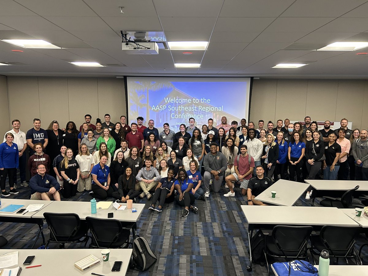 Lindsey Hamilton tweet media