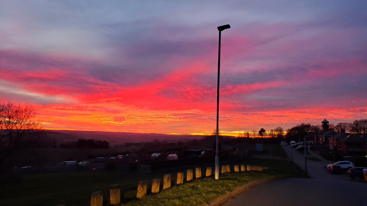Sunset at the end of Noibat community day hours in my hometown. Hope you all get the shinies n hundos you're after