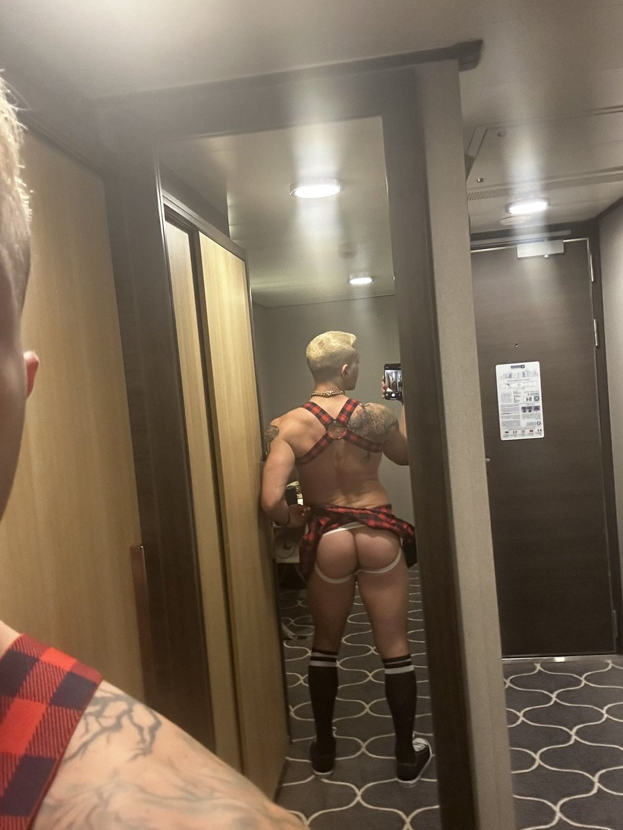 CircuitChiTwunk's tweet photo. First night looks on Atlantis https://t.co/jnb3F8jPL6