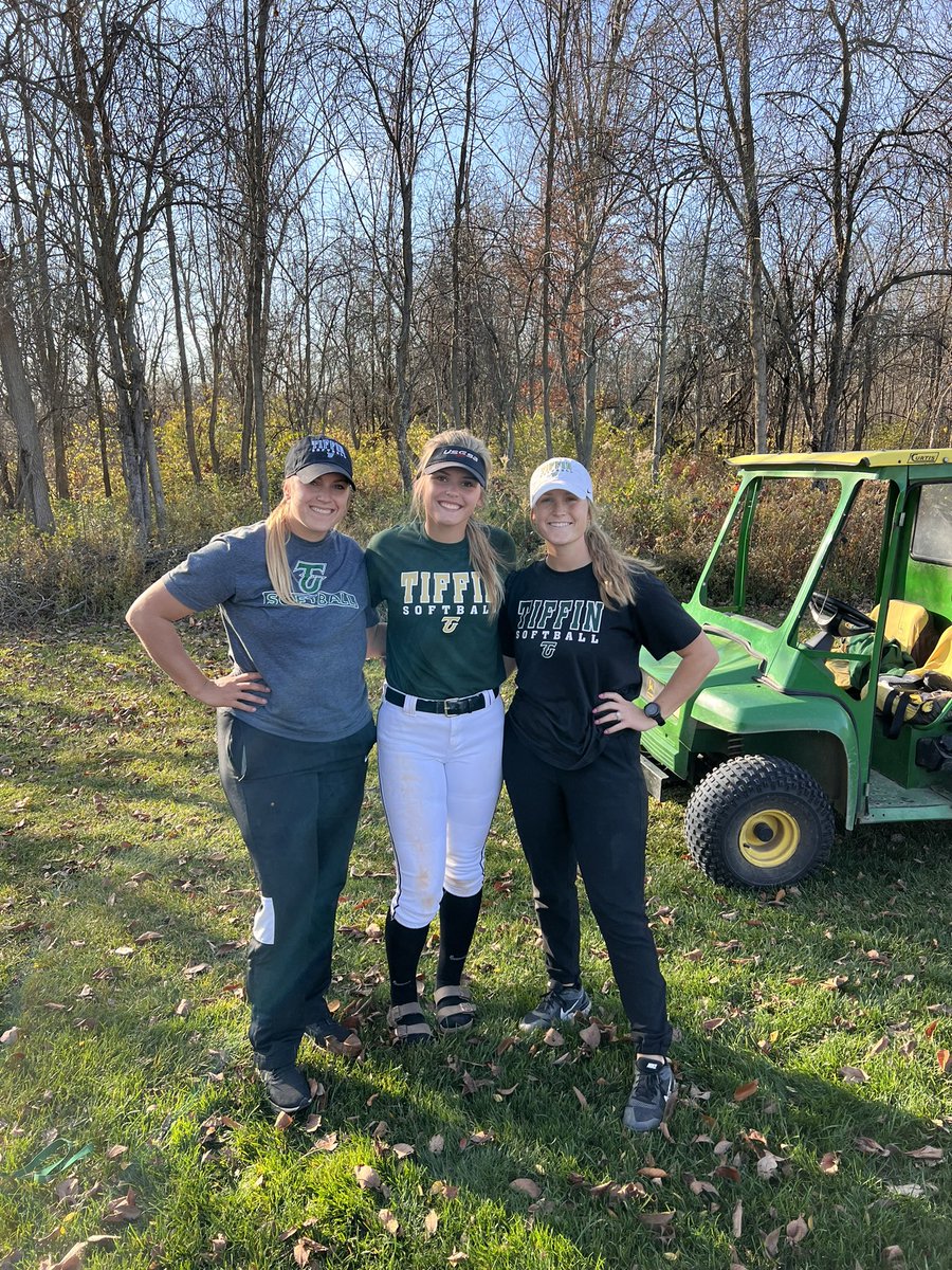 jessmiller2024's tweet photo. Committed!!

Thank you @Paige_McMenemy and @MeganMcMenemy25 for giving me this amazing opportunity. I can’t wait for the future!! #gogons 🤍💚 https://t.co/hrPgsAXMmE