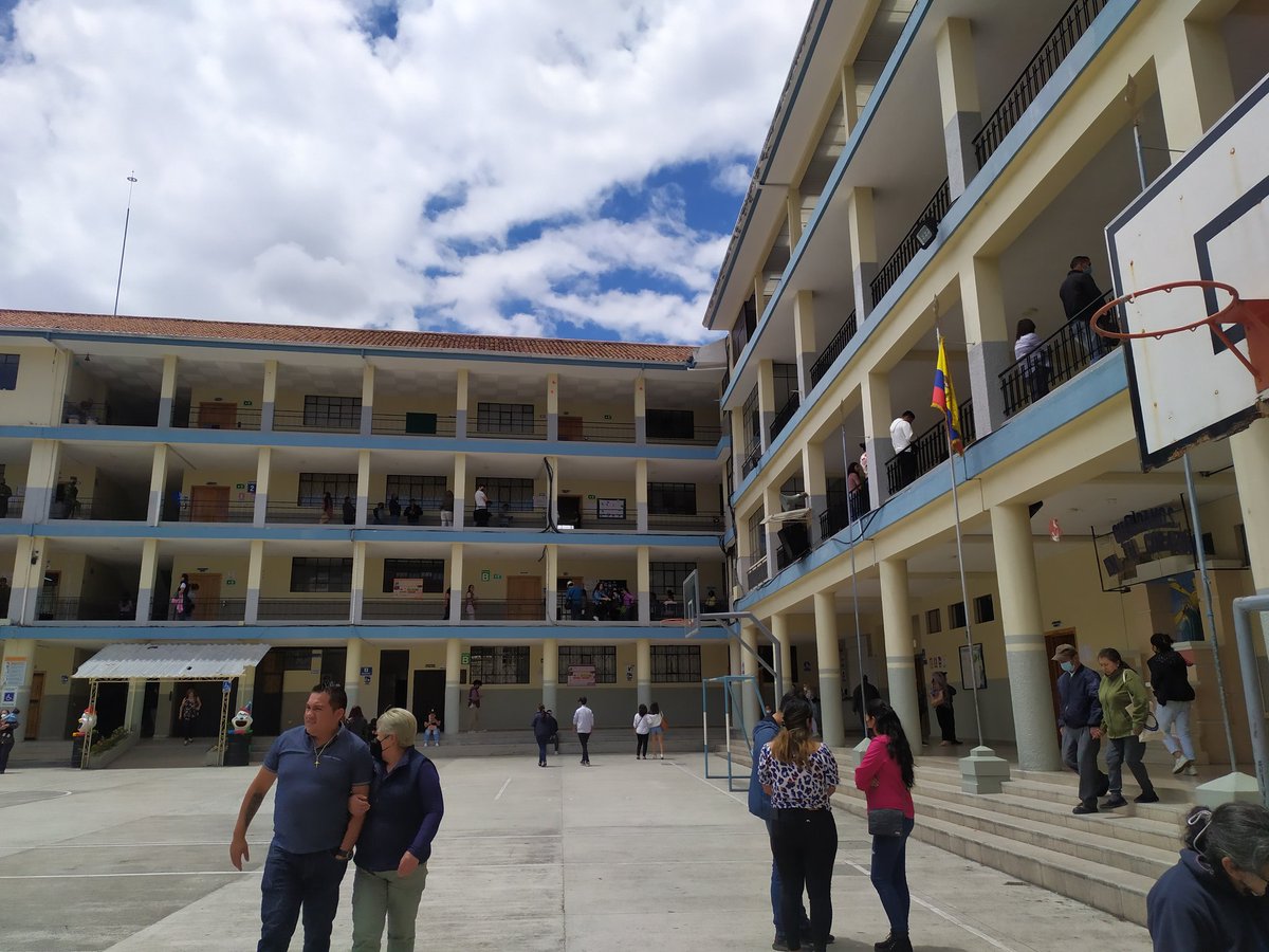 Cómplice FM on Twitter "Ecuador Cuenca Gran cantidad de ciudadanos