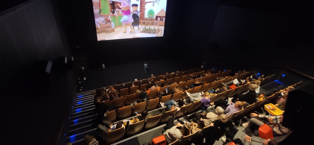 Vandaag hadden we de première van de nieuwe film van  Fien &amp; Teun, uiteraard waren ze hier zelf bij aanwezig.

Fien en Teun vonden het fantastisch om alle kinderen te mogen begroeten, te helpen met kleuren of kleien en uiteraard gingen ze ook nog even op het springkussen.