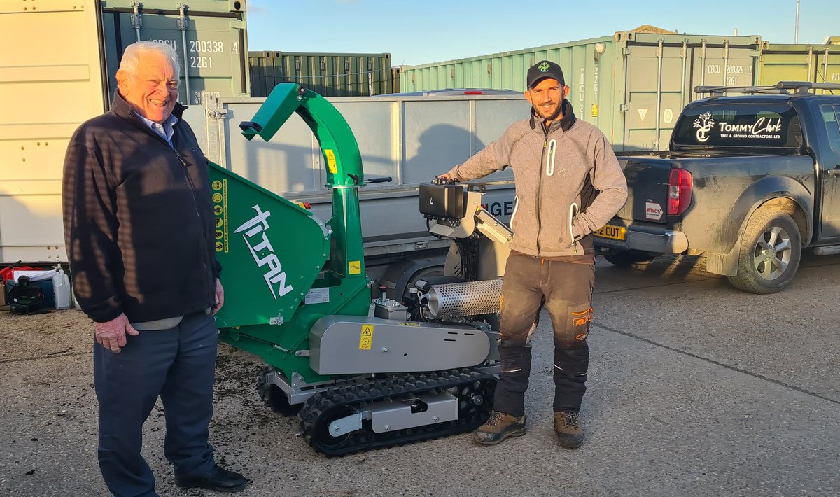 AgriInnovation's tweet image. AMIA Boss out delivering a new GL&amp;amp;D Hydrostatic Tracked Bio Chipper. Thank you very much to @tctreesurgeon for your business.  Great video coming 📞 01363 82928 or 📧 info@agrimarketia.com

#biochippers #treesurgery #treesurgeryuk #treesurgions #forestry #arb #arboricultureuk